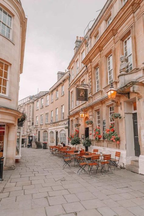 Bath Aesthetic England, Aesthetic Town Pictures, England Town Aesthetic, Bath City Aesthetic, Uk Aesthetic Wallpaper, Bath Uk Aesthetic, Bath England Aesthetic, Little Town Aesthetic, Britain Aesthetic