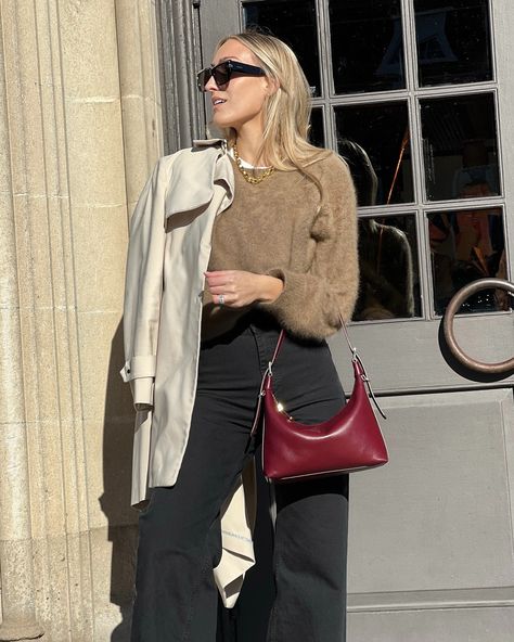 Sophistication personified. The Blake shoulder bag in bordeaux is as effortlessly chic as it gets on @styleelyst ♥️ Bordeaux, Maroon Shoulder Bag, Burgundy Bag Outfit Street Style, Maroon Bag Outfit, Burgundy Shoulder Bag, Burgundy Purse Outfit, Burgundy Bag Outfit, Maroon Accessories, Baguette Bag Outfit