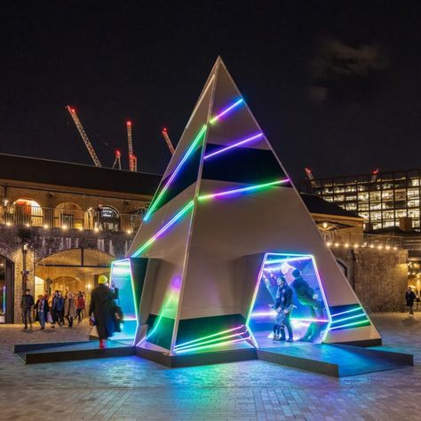 Lighting specialists This is Loop have installed a colourful Christmas tree light installation at London's Coal Drops Yard, which Dezeen has captured in this Instagram reel for King's Cross. Natal, Light Event Design, Pepsi Campaign, Unusual Christmas Trees, Stand Feria, Alternative Christmas, London Christmas, Installation Design, Colorful Christmas Tree