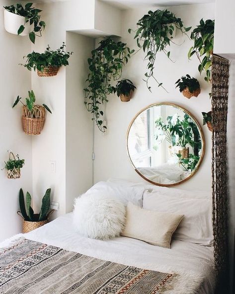 Small Bedroom Decor, Bedroom Plants, Shabby Chic Bedroom, Living Room Green, Couple Bedroom, Natural Home Decor, Chic Bedroom, Small Room Bedroom, Design Wall