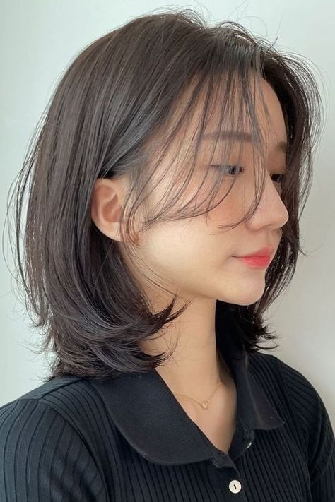 Korean Bob Haircut Bangs Round Faces, Korean Short Haircut Without Bangs, Layer Short Haircut Korean, Layered Bob Hairstyles Korean, Korean Layered Bob Haircut, Korean Short Hair Side Bangs, Short Hair Korean Style Layer With Bangs, Short Haircuts With Bangs Korean, Short Haircuts For Round Faces Korean