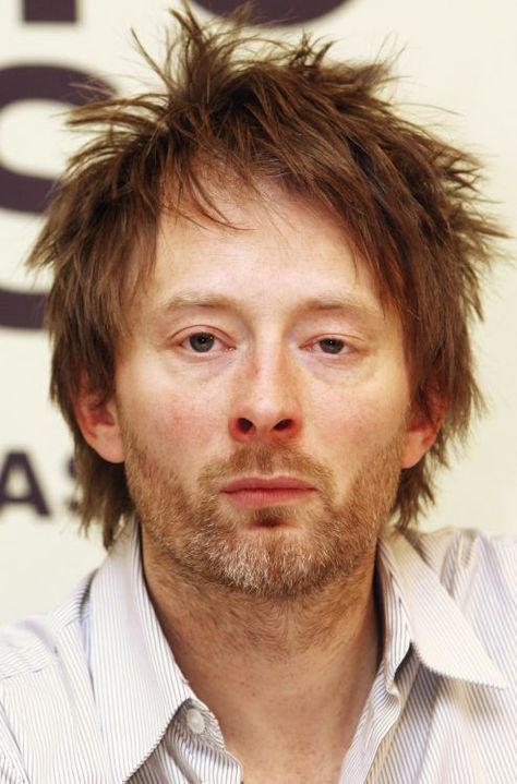 Thom Yorke - #Radiohead Pink Floyd, Thom Yorke Radiohead, Jonny Greenwood, Pink Floyd Art, The Music Man, Thom Yorke, Famous Men, Radiohead, Fashion People