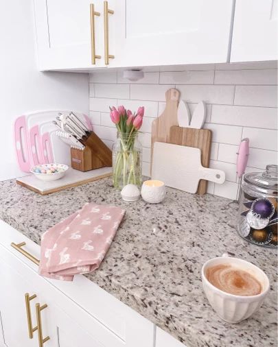 Spring Decor Small Apartment, Pastel Kitchen Decor, Spring Home Decor Ideas, Easter Kitchen Decor, Blair House, Spring Kitchen Decor, Pastel Kitchen, Spring Kitchen, Vintage Home Accessories