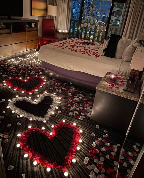 Romantic Bedroom Ideas For Him, Valentines Romantic Night, Romantic Hotel Rooms, Wedding Night Room Decorations, Romantic Room Surprise, Romantic Dinner Decoration, Romantic Valentines Day Ideas, Romantic Room Decoration, Bedroom Ideas Romantic