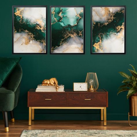 Emerald Green Beauty Room, Emerald Green Couch Color Schemes, Emerald Green Rooms, Emerald Green Living Room, Emerald Green Bedrooms, Emerald Green Decor, Dark Green Living Room, Art Deco Living, Green Painted Walls