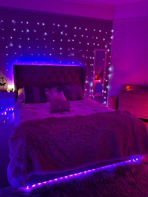 Cool Led Lights For Bedroom Ideas, Led Lights Under Bed Frame, Big Bedroom Led Lights, White Bedroom Led Lights, Led Lights Floor Bedroom, Curtain Lights Ideas For Bedroom, Zepeto Background Led Lights Bedroom, Pink Aesthetic Room Ideas Led Lights, Bedroom Decor Ideas Led Lights