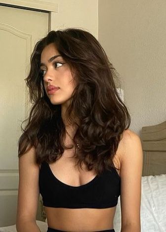 Hair Inspo Wavy Long, 2c Hair With Layers, Long Curtain Bangs With Layers Wavy Hair, Haircut Ideas Medium Length Wavy, Armpit Length Hair With Layers Wavy, 2b Medium Length Hair, Long Layers 2b Hair, Layered Medium Hair Wavy, Thick Wavy Hair Layers