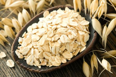 If you like your oatmeal raw, don't worry. It is perfectly fine to eat uncooked oatmeal. Oatmeal Healthy, Raw Oats, Toasted Oats, Oatmeal Recipe, Nutritious Breakfast, Healthy Oatmeal, Oatmeal Breakfast, Protein Diets, Oatmeal Recipes