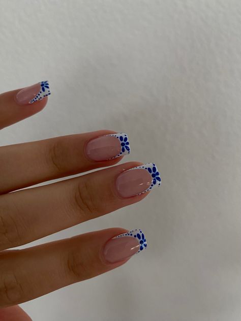 Gel X Nail Designs Short Square, Classe Azul Nails, Nails For Chunky Fingers, Cool Square Nails, Nail Inspo French Tip Square, Difference Between Gel And Acrylic Nails, Neon Multicolor Nails, Coquette Nails Square, Diy Almond Nails