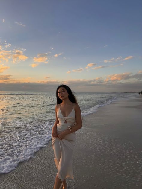 More on ig @aliceczh Beach In Dress Poses, Dress On The Beach Photo Ideas, Beach Sunset Dress Pictures, Balcony Picture Poses Beach, Beach Pictures White Dress, Beach Poses In Dress, Beach Pictures In Dress, Maxi Dress Poses, Dress In The Beach