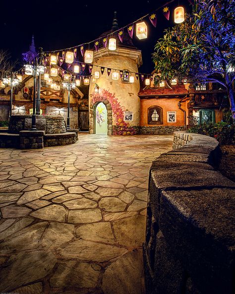 The kingdom of Tangled arrives at Walt Disney World's Fantasyland in the Magic Kingdom. Disney Parque, Princess Adventure, Disneyland Photos, Disney World Magic Kingdom, Disney Photography, Disney Magic Kingdom, Art Disney, Disney Photos, Area 51