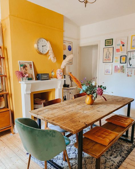 30+ Inspiring Yellow Wall Paint Combinations (With Color Names) - Pursuit Decor Eclectic Wainscoting, Classy Whimsical Decor, Colorful Wallpaper Living Room, Dining Room With Green Chairs, Wall Paint Combinations, Mid Century Dining Room Ideas, Bohemian Kitchen Table, Yellow Wall Paint, Yellow Painted Walls