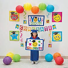 Hanging School Decorations, Graduation Party For Preschoolers, Preschool Graduation Decor, Diy Preschool Graduation Decorations, Preschool Graduation Photo Booth, Preschool Graduation Decoration Ideas, Graduation Party Ideas Preschool, Hanging Decorations For School, Hangings For School Decoration