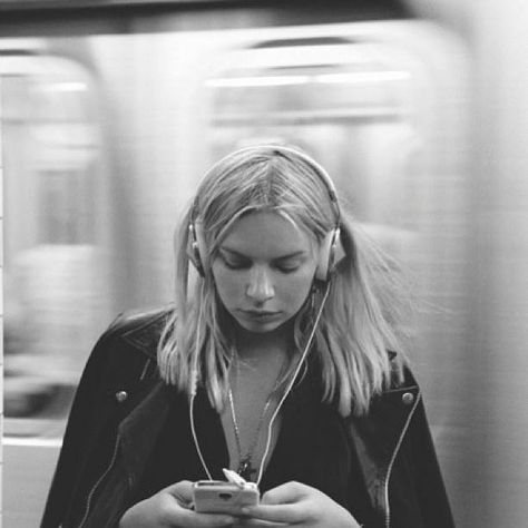 Jam out to a rousing mix of The Subways, Iggy Pop, and Skrillex as you countdown to Friday:  #music #tuesday #jam #thesubmarines #skrillex #iggypop #guestofaguest #nyc Long Exposure Portrait, Music Girl, Girl With Headphones, Foto Art, Music Aesthetic, Foto Inspiration, 인물 사진, 여자 패션, Photography Inspo