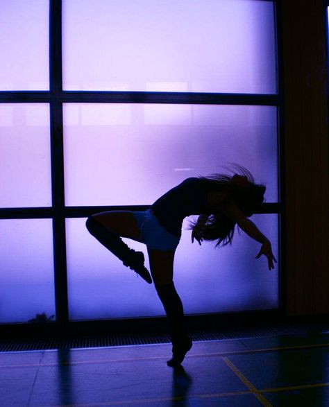 purple dance Dancing And Singing Aesthetic, Dance Aesthetic Hip Hop Pics, Dance Purple Aesthetic, Purple Fitness Aesthetic, Dance Aethstetic, Hiphop Aesthetic Dance, Dance Aesthetic Pictures, Dance Dark Aesthetic, Commercial Dance Aesthetic