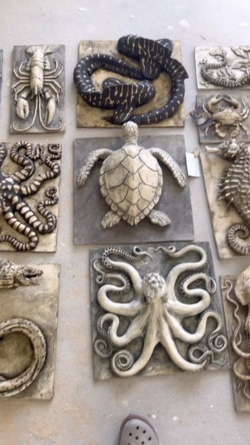 Ceramic Ocean Animals, Ceramic Sea Creatures, Clay Tile Art, Clay Animals Sculpture, Pottery Instagram, Ceramic Monsters, Ceramic Turtle, Ceramics Sculpture, Pottery Lessons