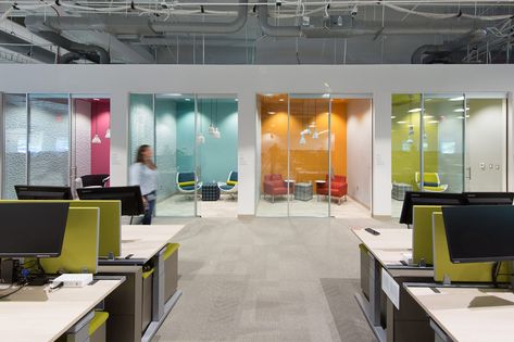 Colorful Office Design, Coworking Space Design, Interior Kantor, Innovative Office, Modern Office Space, Office Interior Design Modern, Cool Office Space, Modern Office Interiors, Corporate Office Design