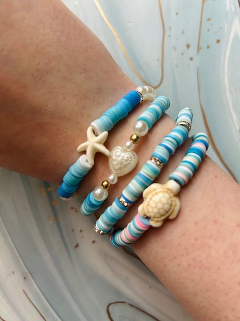 Vacation summer bracelet collection.  perfect for summer with all inspired summer bracelets Blue Summer Bracelets, Summer Beach Bracelets, Summer Bracelet Ideas, Vacation Bracelets, Bracket Ideas, Bracelets Preppy, Make Clay Beads, Bracelets Summer, Bracelet Ocean