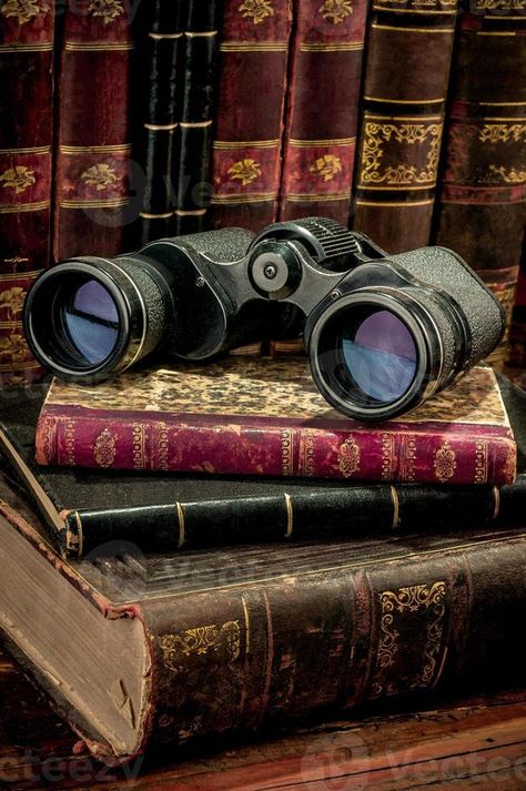 Binoculars and old books Old Books, Old Binoculars, Binoculars Aesthetic, Radio Antigua, Background Graphic, Free Vectors, Your Design, Images Photos, Radios