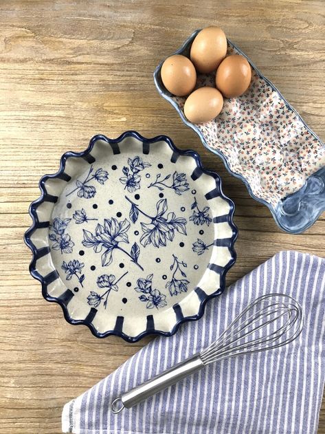 Quiche Dish, Purple Kitchen, Ceramic Baking Dish, Sculpture Art Clay, Cerámica Ideas, Gadgets Kitchen Cooking, Pottery Crafts, Diy Pottery, Ceramic Kitchen