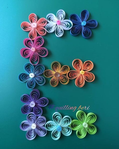 15 Easy Paper Quilling Patterns for Beginners Quilling Patterns Tutorials, Free Quilling Patterns, Quilling Flowers Tutorial, Diy Quilling Crafts, Quilling Flower Designs, Quilling Letters, Paper Quilling For Beginners, Paper Quilling Tutorial, Paper Quilling Flowers