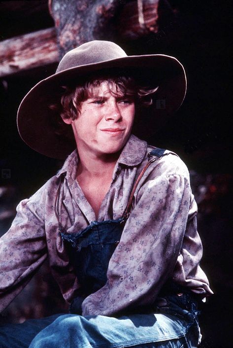 As Huckleberry Finn in “Tom Sawyer,” 1973 Croquis, Classic Films, Jeremy Sumpter, Huck Finn, Huckleberry Finn, Mosh Pit, Chad Michael Murray, Tom Sawyer, American Pie