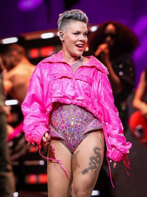 A night of music and thrilling performances from pop star Pink had some extra good news for one particular fan who went into labor just as the singer was performing “Our Song.” Celebrity Pfp, Pink Concert, Celebrity Quiz, Celebrity Yearbook, Celebrity Quizzes, Pink Singer, Celebrity Portraits Drawing, Celebrity Videos, Celebrity Quotes