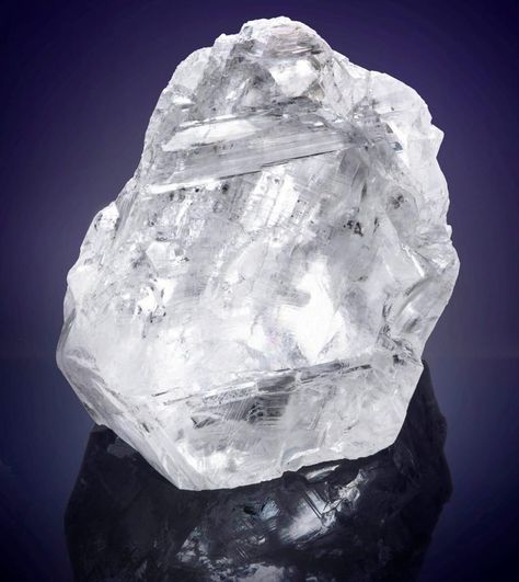 Laurence Graff has acquired the 1,109-carat Lesedi La Rona, from Canadian mining company Lucara Diamond Corp. in a deal valued at $53 million. It is the world’s largest gem-quality rough diamond to be discovered in more than a century and the largest rough diamond in existence today. Harry Winston, Graff Jewelry, Cullinan Diamond, Hope Diamond, Graff Diamonds, Big Diamond, Diamond Star, Minerals And Gemstones, Uncut Diamond