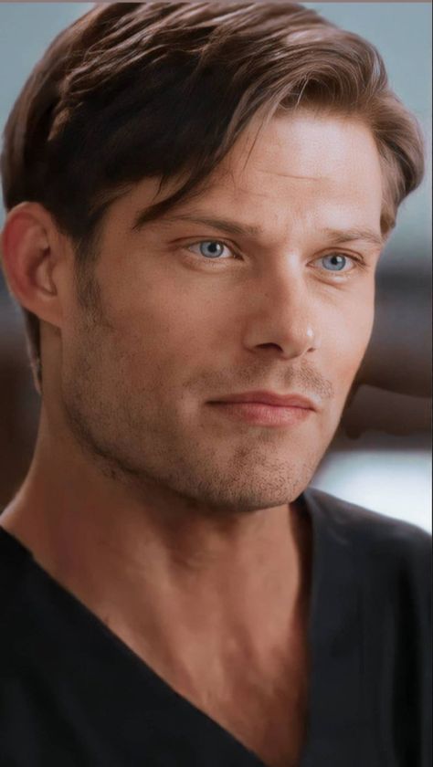 Atticus Link Greys Anatomy, Atticus Lincoln, Greys Anatomy Men, Chris Carmack, Michael Roberts, Greys Anatomy Cast, Famous Photos, Actors Male, Face Men