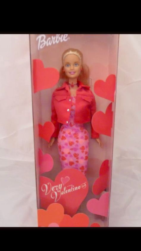 very valentine barbie Barbie Valentine, Valentine Barbie, Princess Barbie Dolls, Pink Heart Dress, Hearts Dress, Barbie Basics, Barbie 2000, Barbie Halloween, Dress Barbie Doll