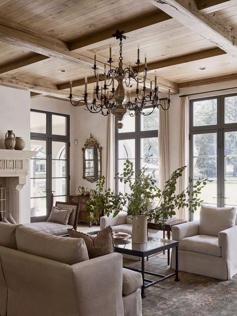 18 French Country Living Room Ideas That Will Make You Swoon European Farmhouse Living Room, Transitional Interior Design, Country Interior Design, French Country Living, French Country Living Room, Transitional Interior, Country Living Room, Transitional Living Rooms, Transitional House