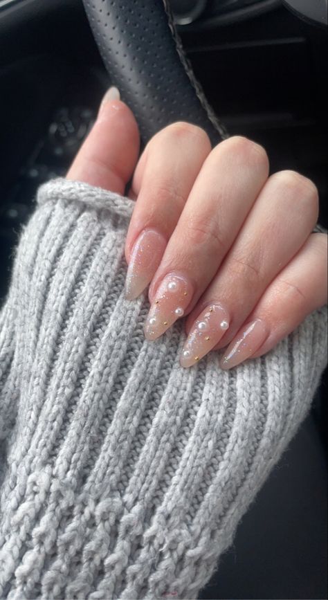 Pearl acrylic nails, sheer glitter nails, almomd nails Ombre With Pearl Nails, Korean Acrylic Nails Almond, Glitter Short Nails Acrylic, Nail Pearls Design, Pearl Jewel Nails, Nails Acrylic Bridesmaid, Glitter Nails With Pearls, Pearl Nails With Pearls, Pearl And Gem Nails