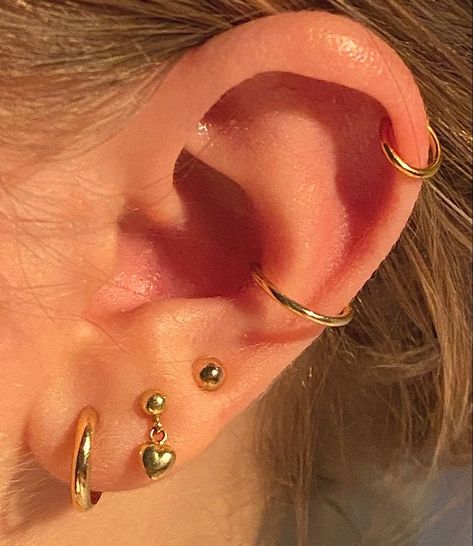 pinterest | victoriakillough Different Piercings, Bijoux Piercing Septum, Minimalist Ear Piercings, Ear Peircings, Cool Ear Piercings, Pretty Ear Piercings, Cool Piercings, Cute Ear Piercings, Cute Piercings