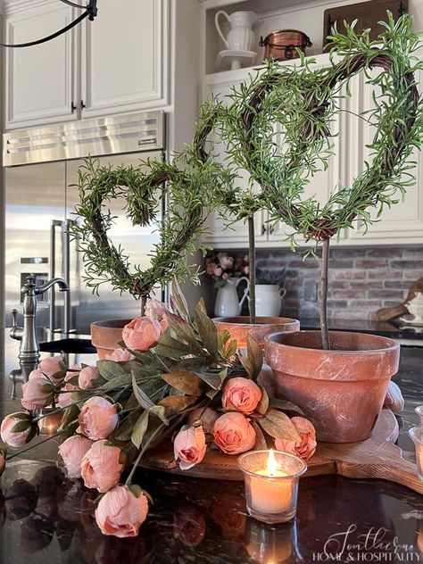 Heart Topiary, Valentines Mantle, Pinterest Valentines, Vintage Valentines Decorations, Topiary Diy, Adult Valentines, French Farmhouse Style, Diy Valentine's Day Decorations, Easy Diy Decor