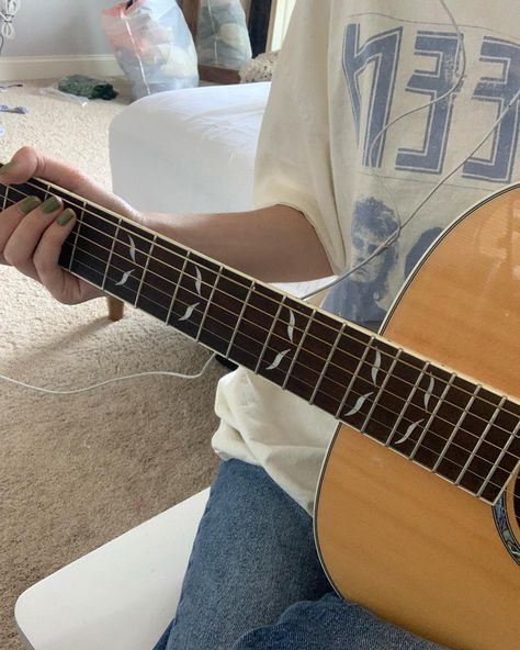 Singing Aesthetic Guitar, Song Recording Aesthetic, Singing Guitar Aesthetic, Behind The Net Stephanie Archer Aesthetic, Singing Practice Aesthetic, Play Guitar Aesthetic, Playing The Guitar Aesthetic, Playing Instrument Aesthetic, Behind The Net Stephanie Archer