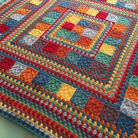 Afghan Patterns, Motifs Afghans, Crochet Blanket Rainbow, Granny Square Haken, Rainbow Blanket, Crochet Blanket Designs, Crochet Granny Square Blanket, Crochet Quilt, Granny Square Blanket
