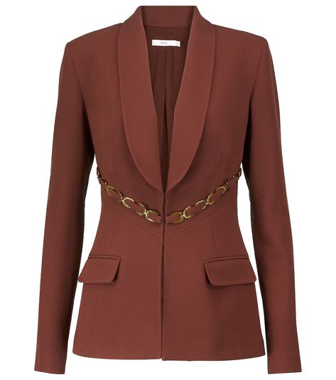Adopt Safiyaa's modern take on tailoring with the Shannon blazer. Cut from mahogany-brown crêpe, it features a chain detail to accentuate the waist. We also love the concealed hook fastening at the front for an untempered look. Pair it with the coordinating Halluana pants. Mode Mantel, Crepe Blazer, Blazer Jackets For Women, Brown Blazer, Blazer Designs, Blazer Fashion, Online Shops, Blazer Dress, Classy Dress