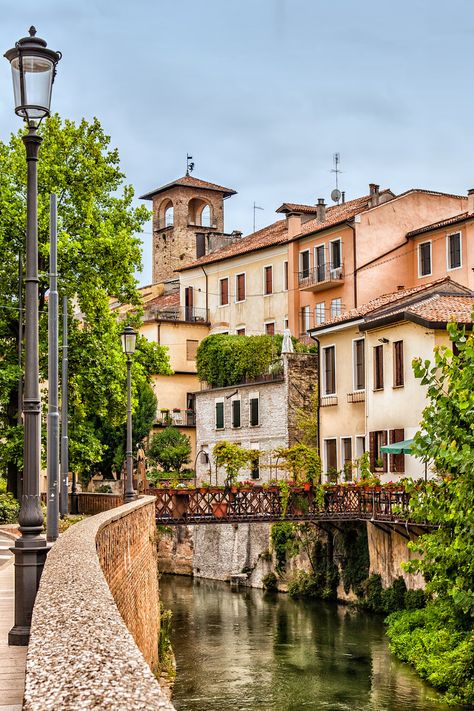 Northern Italy, Italian Streets, Padua Italy, Living In Italy, Places In Italy, Italy Tours, Visit Italy, Padova, Street Light