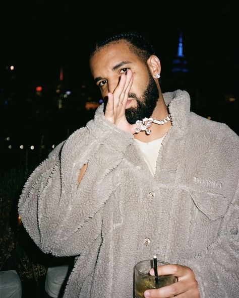 Birthday In Miami, Drake Rapper, Drake Clothing, Drake Photos, Drake Drizzy, Drake Wallpapers, Drake Graham, Denzel Curry, 36th Birthday