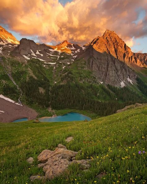 These AMAZING 51 places are the most beautiful places in Colorado! If you're looking for things to do in Colorado, ideas for a Colorado road trip, or just bucket-list Colorado travel destinations, look no further! These spots span from Denver and Colorado Springs to Boulder and Aspen, and everything in between! From Colorado waterfalls and lakes to mountains and national parks, find it all here! This Colorado guide covers the best photography spots! #colorado #travel #america #bucketlist Nature, Colorado Waterfalls, Colorado Lakes, Road Trip To Colorado, Colorado Photography, Colorado Hiking, Colorado Usa, Colorado Travel, Blue Lake