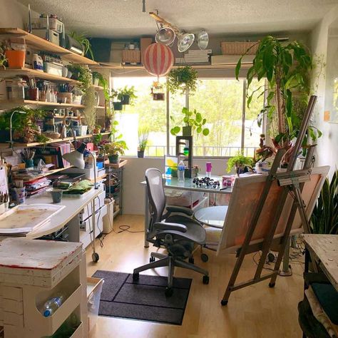 Studios Apartment Ideas, Small Art Room, Mini Art Studio, Art Studio Ideas, Dream Art Room, Small Art Studio, Paint Studio, Art Studio Space, Diy Interior Decor