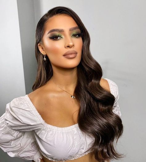 Black Tie Glam Makeup, Long Wavy Hair Wedding Styles, Long Hair Elegant Hairstyles, Long Sleeve Dress Hairstyles, Bridesmaid Hairstyles Side Part, Sleek Side Part Hair Down, Hair Styles For Parties, Hair Down Hairstyles For Prom, Hair Styles Glam