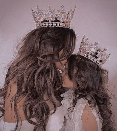 Pin by Alejandra on Moda para niñas | Mother daughter photos, Mother daughter pictures, Daughter photo ideas Opposite Twins, Daughter Photo Ideas, Black Widow Aesthetic, Mother Daughter Pictures, Mother Daughter Photoshoot, Black Hair Aesthetic, Mom Daughter Outfits, Mother Daughter Photos, Qur'an Photography