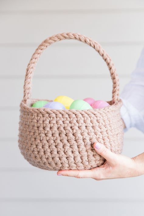 Basic Easter Basket – Free Crochet Pattern and Tutorial Amigurumi Patterns, Couture, Easter Baskets Diy Handmade, Crocheted Easter Baskets, Easy Crochet Easter Basket Free Pattern, Crochet Bunny Basket Free Pattern, Crocheted Easter Items, Easter Basket Crochet Patterns Free, Crochet Baskets Free Pattern