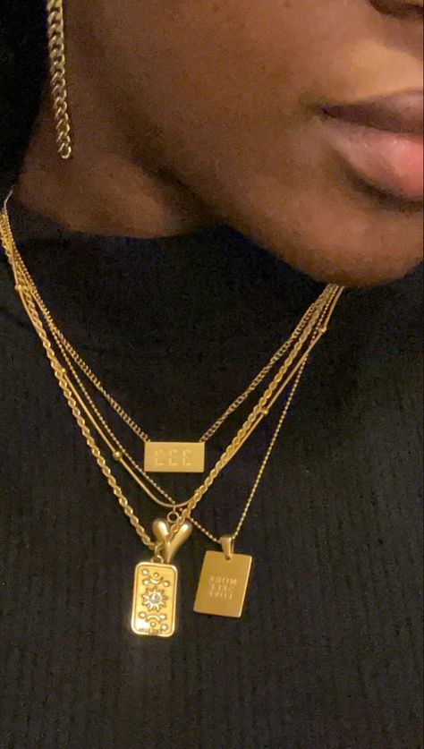 Gold Necklace Layered Black Women, Layered Necklaces Black Women, Gold Jewelry On Black Skin, Stacked Jewelry Black Women, Gold Necklaces Black Women, Gold Accessories Black Women, Black Women Wearing Gold Jewelry, Gold Chain Black Women, Necklace Stack Black Women