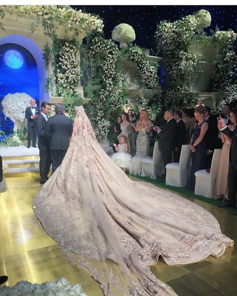Russian Wedding Dress, Zuhair Murad Wedding, Cathedral Length Wedding Dress, Million Dollar Wedding, Extravagant Wedding Dresses, Russian Wedding, Extravagant Wedding, Wedding Expenses, Wedding Dresses Beaded