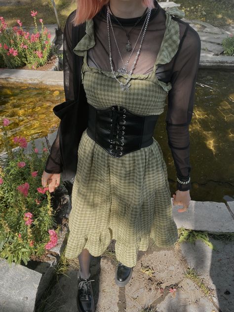 Long Dress Aesthetic Outfit, Corset Aesthetic Grunge, Warm Green Dress, Green And Black Grunge Outfit, Corset Fairy Outfit, Goth Fairy Fashion, Fairy Grunge White Dress, Aesthetic Fairy Outfits, Indie Fairy Outfits