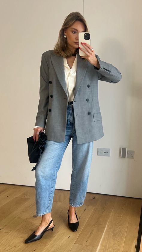 Grey Blazer Women, Grey Blazer Outfit, Jeans Outfit For Work, Job Clothes, Look Of Love, Outfits Con Jeans, Blazer Outfits Casual, Look Jean, Blazer Outfits For Women