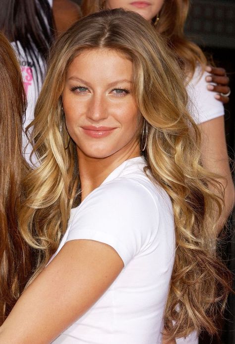 Gisele Hair, Gisele Bundchen Hair, Videos Hairstyles, Hairstyles Videos, Honey Blonde Hair, Blonde Hair Inspiration, Fresh Hair, Gisele Bündchen, Gisele Bundchen