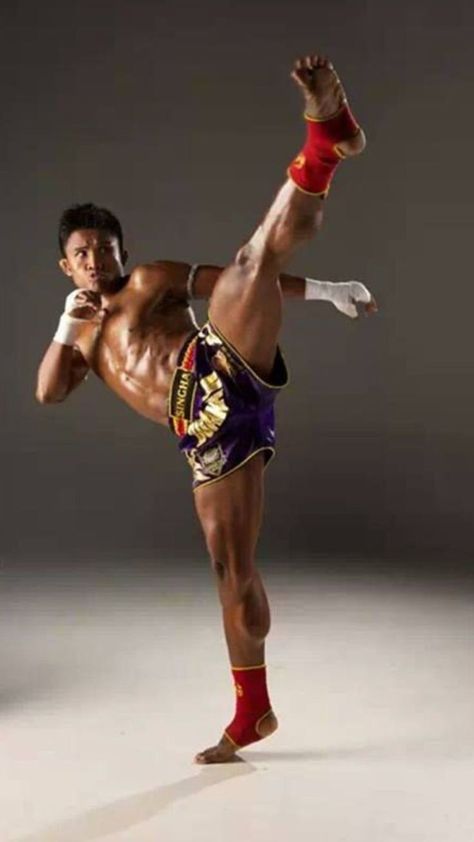 High Kick Pose, Kick Pose, Buakaw Banchamek, Muay Boran, Guerriero Samurai, Martial Arts Sparring, Muay Thai Kicks, Boxing Techniques, Boxe Thai